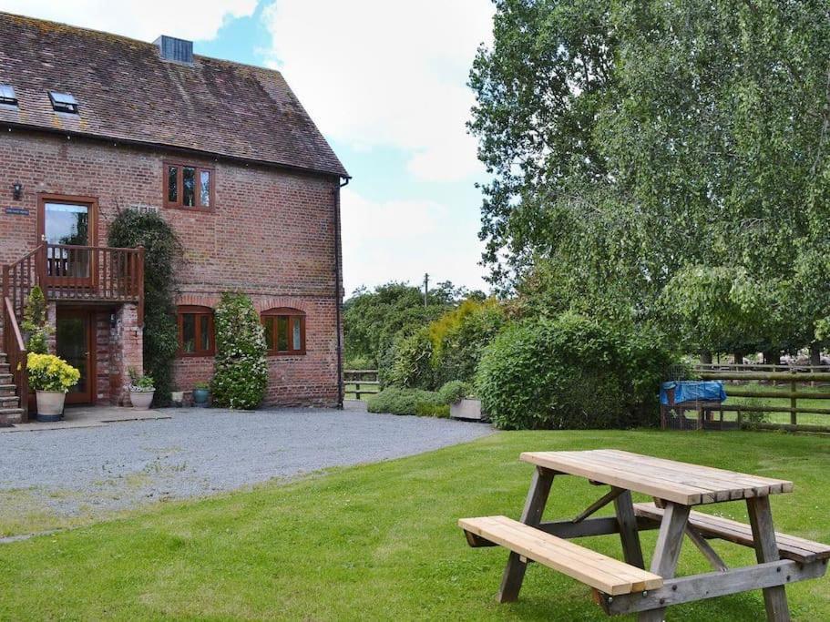 The Oast House - Farm Stay Apartment Set Within 135 Acres 布罗姆亚德 外观 照片